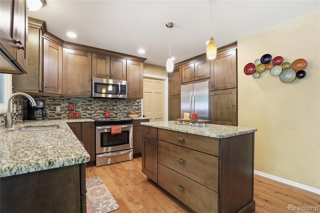 6211 Kings Scepter Road Grand Blanc, MI 48439 - Photo 10 of 82