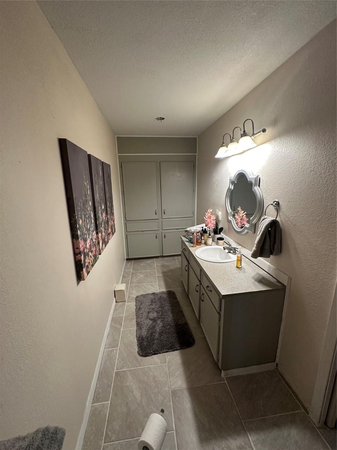 510 Ray Street Buffalo, TX 75831 - Photo 25 of 43 a utility room with a sink a mirror and a window