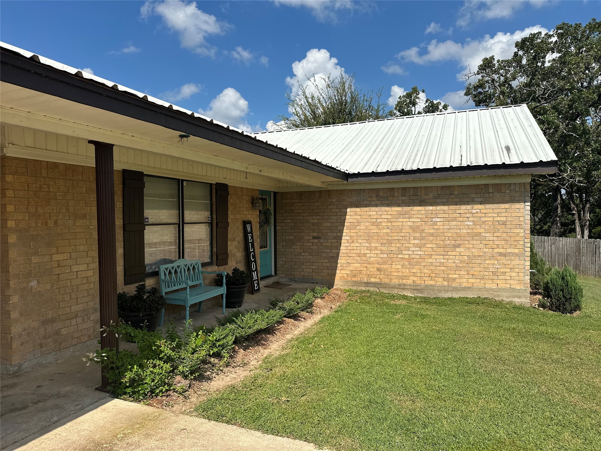 510 Ray Street Buffalo, TX 75831 - Photo 5 of 43 a view of a house with backyard and sitting area