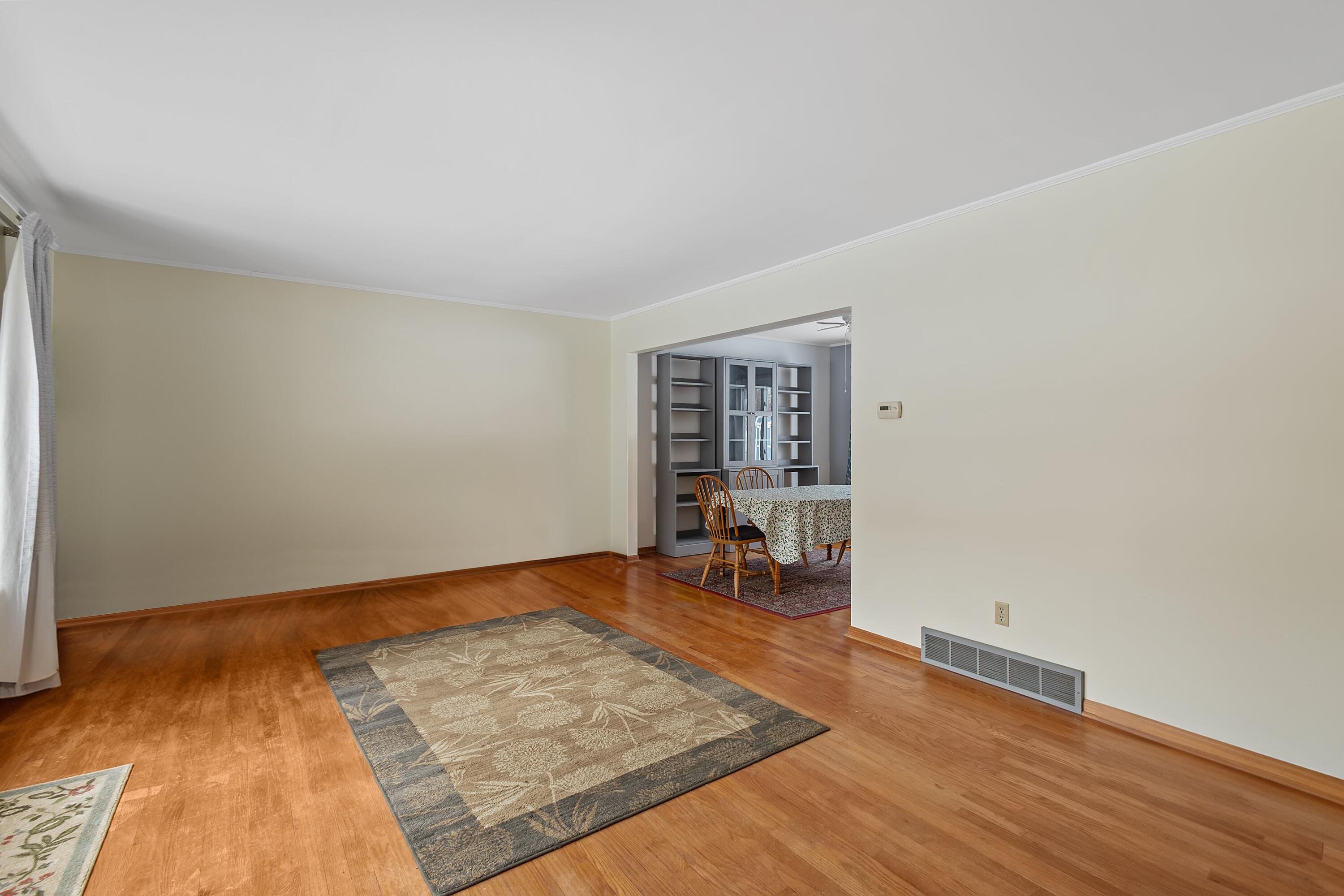 7748 Delaware Place Merrillville, IN 46410 - Photo 5 of 34 3000x2000