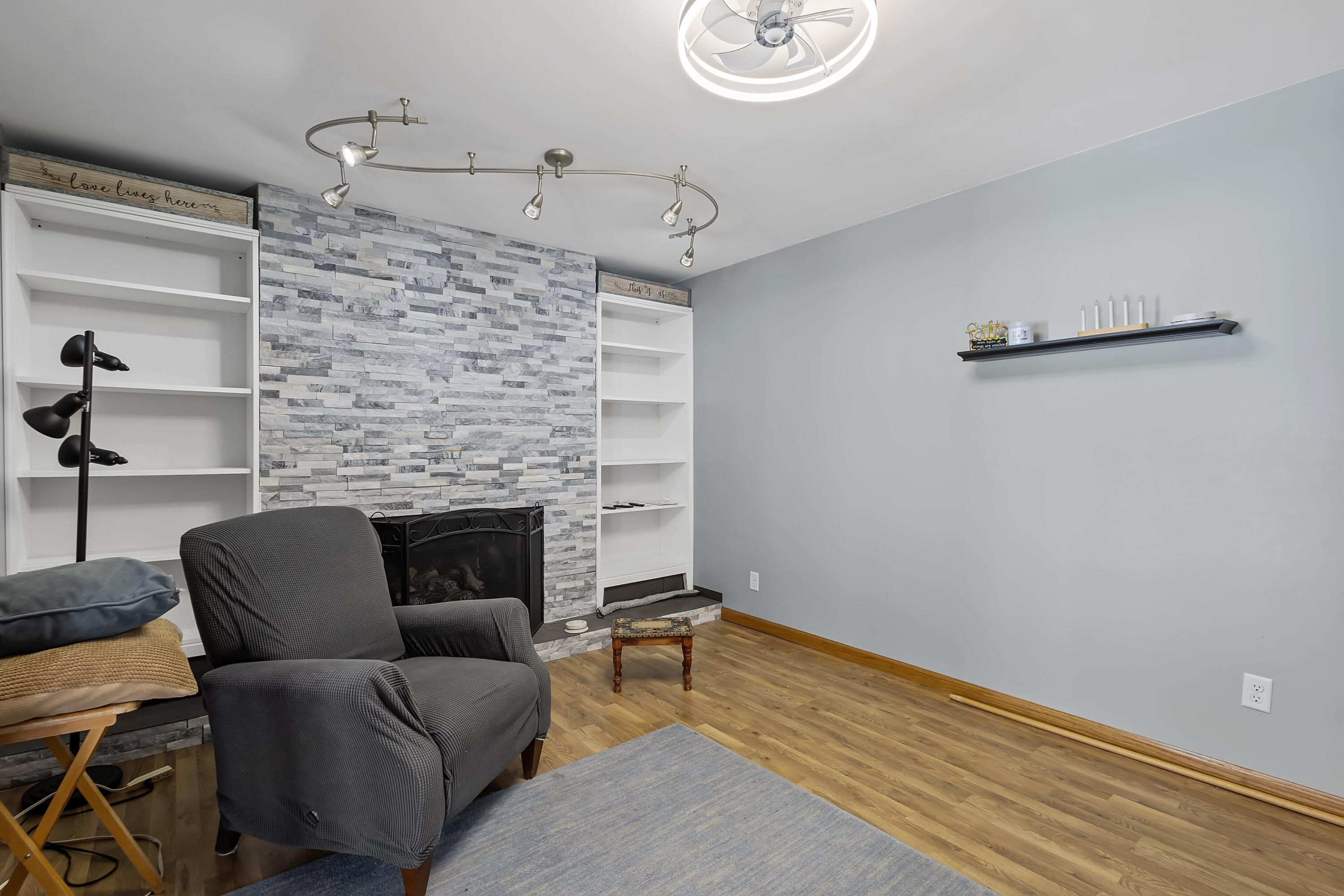 7748 Delaware Place Merrillville, IN 46410 - Photo 9 of 34 3000x2000