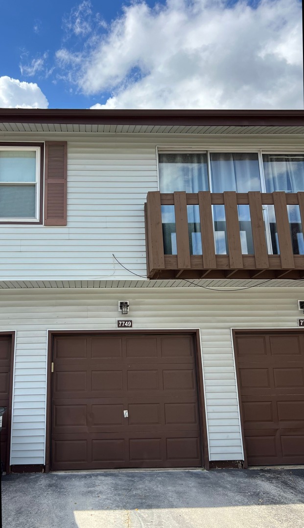 7749 West Harbor Court Frankfort, IL 60423 - Photo 1 of 17 a front view of building
