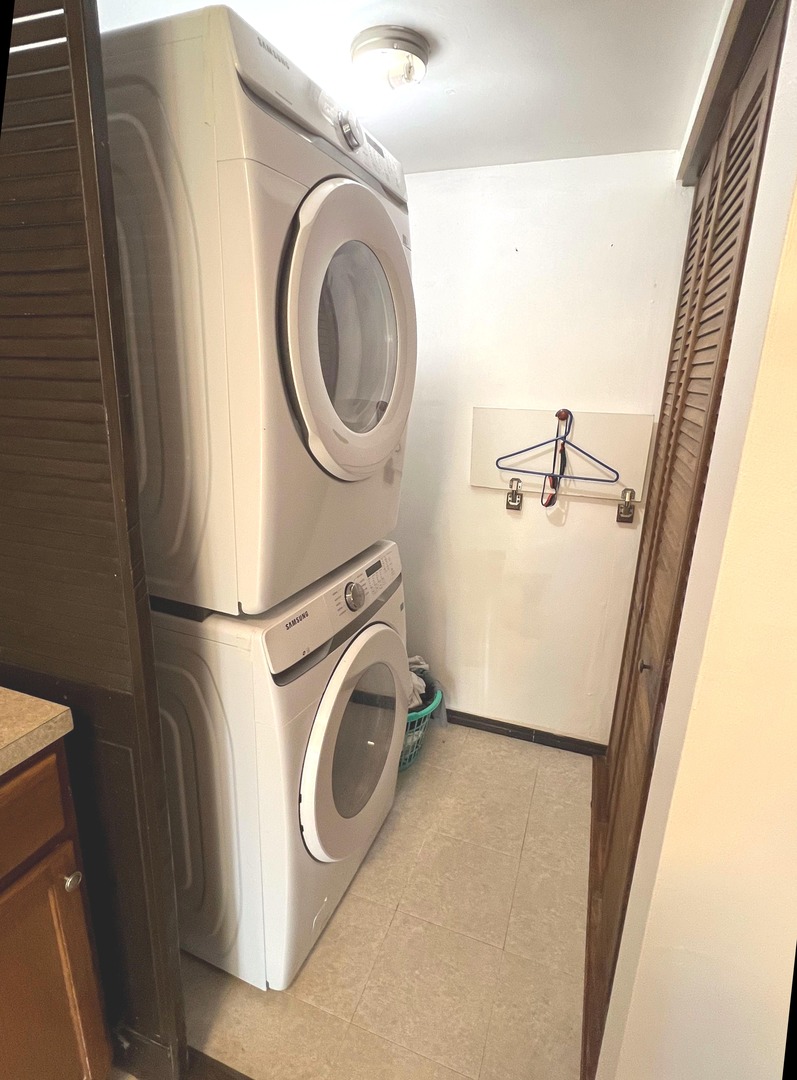 7749 West Harbor Court Frankfort, IL 60423 - Photo 11 of 17 a utility room with dryer and washer