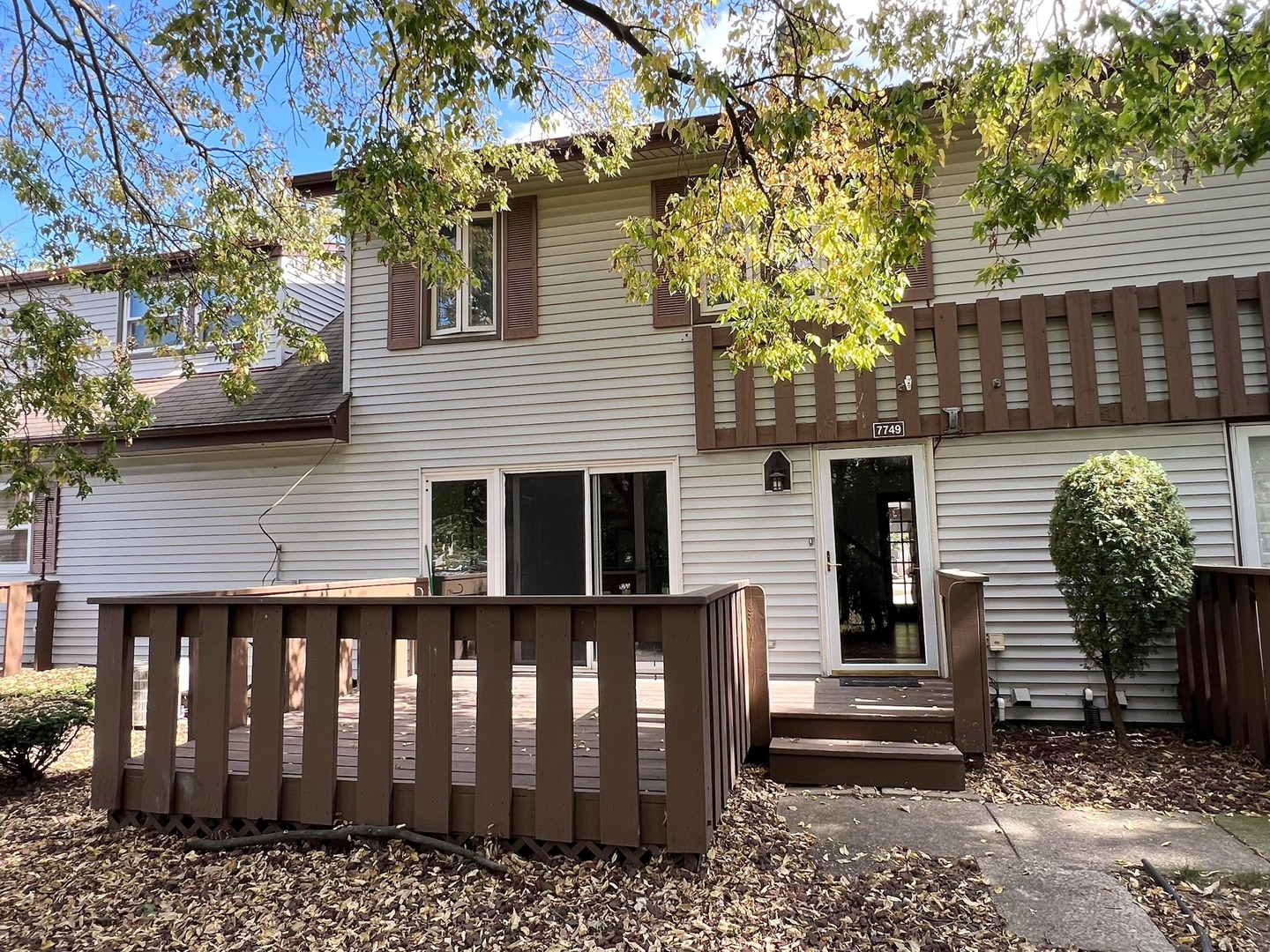 7749 West Harbor Court Frankfort, IL 60423 - Photo 3 of 17 a front view of a house