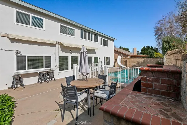 a view of a house with backyard and sitting area