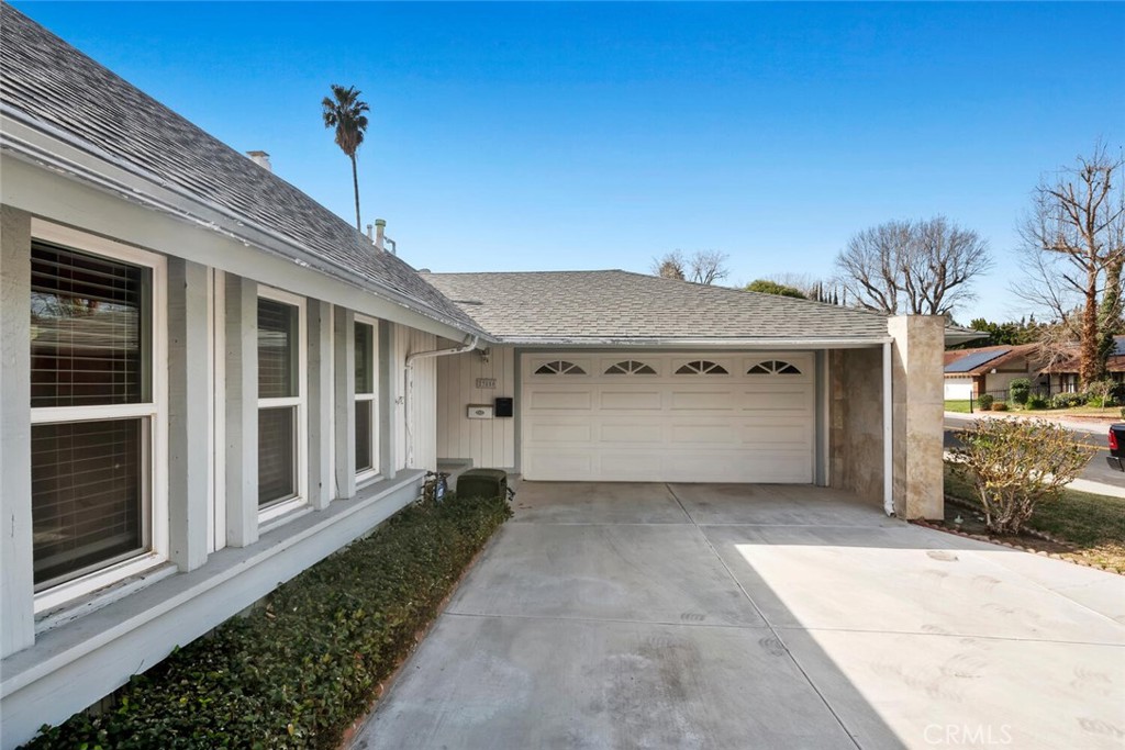 23850 Vía Jacara Valencia, CA 91355 - Photo 41 of 41 a view of a house with a yard