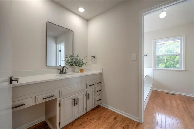 $379,900 | 1124 Amesbury Avenue, Liberty, MO 64068