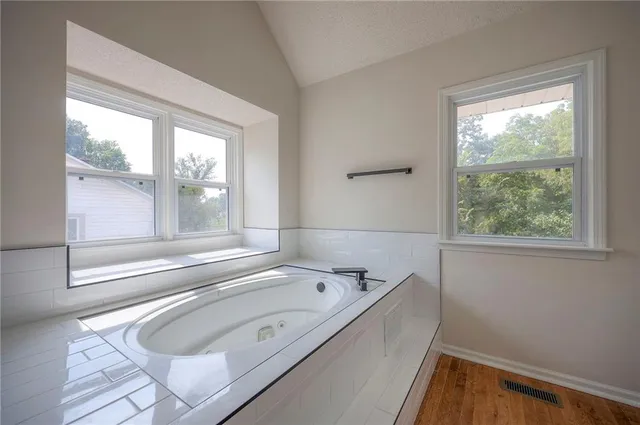 $379,900 | 1124 Amesbury Avenue, Liberty, MO 64068