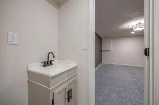 $379,900 | 1124 Amesbury Avenue, Liberty, MO 64068