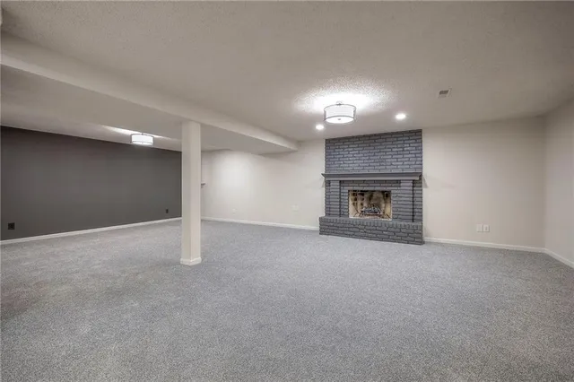 $379,900 | 1124 Amesbury Avenue, Liberty, MO 64068