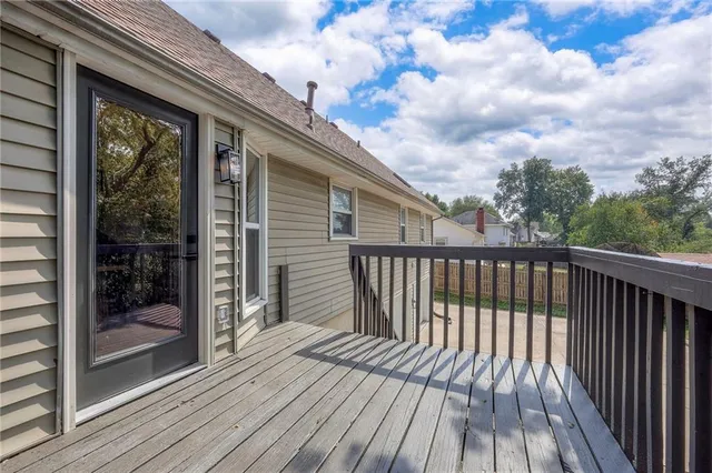 $379,900 | 1124 Amesbury Avenue, Liberty, MO 64068