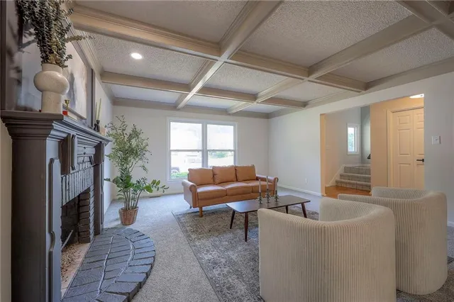 $379,900 | 1124 Amesbury Avenue, Liberty, MO 64068