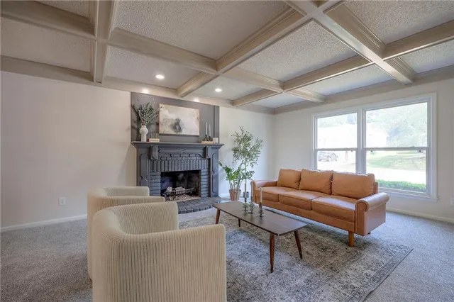 $379,900 | 1124 Amesbury Avenue, Liberty, MO 64068