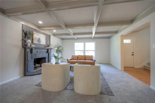 $379,900 | 1124 Amesbury Avenue, Liberty, MO 64068