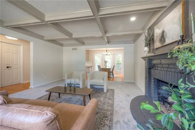 $379,900 | 1124 Amesbury Avenue, Liberty, MO 64068