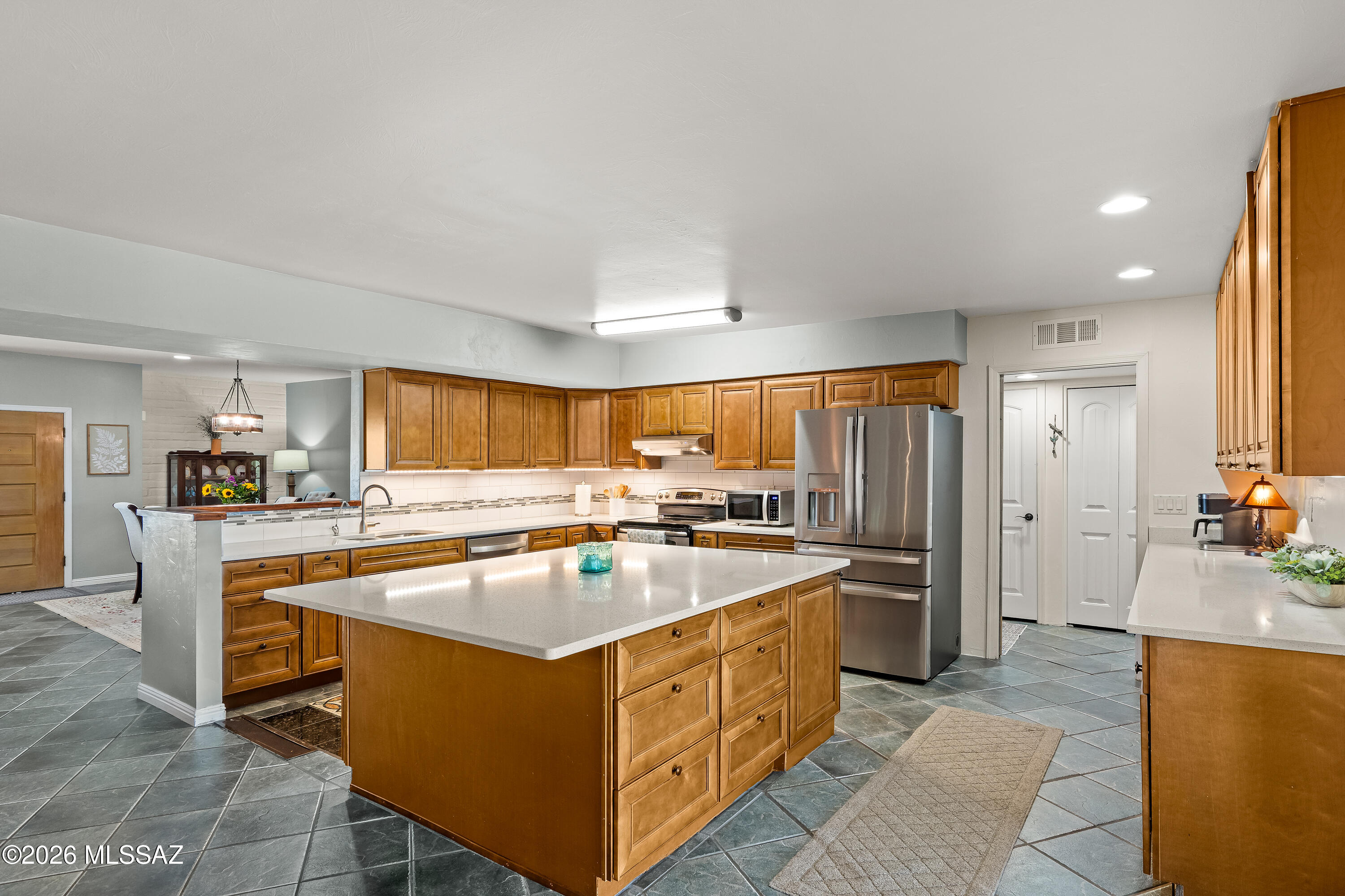 7005 North Wade Road Tucson, AZ 85743 - Photo 8 of 50 Kitchen