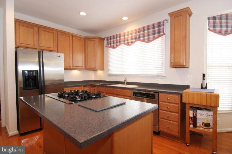 6252 Rolling Spring Court Springfield, VA 22152 - Photo 8 of 30 Kitchen