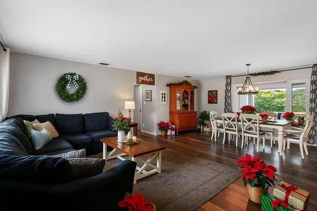 $479,000 | 237 East Mineola Drive, Belleair Bluffs, FL 33770