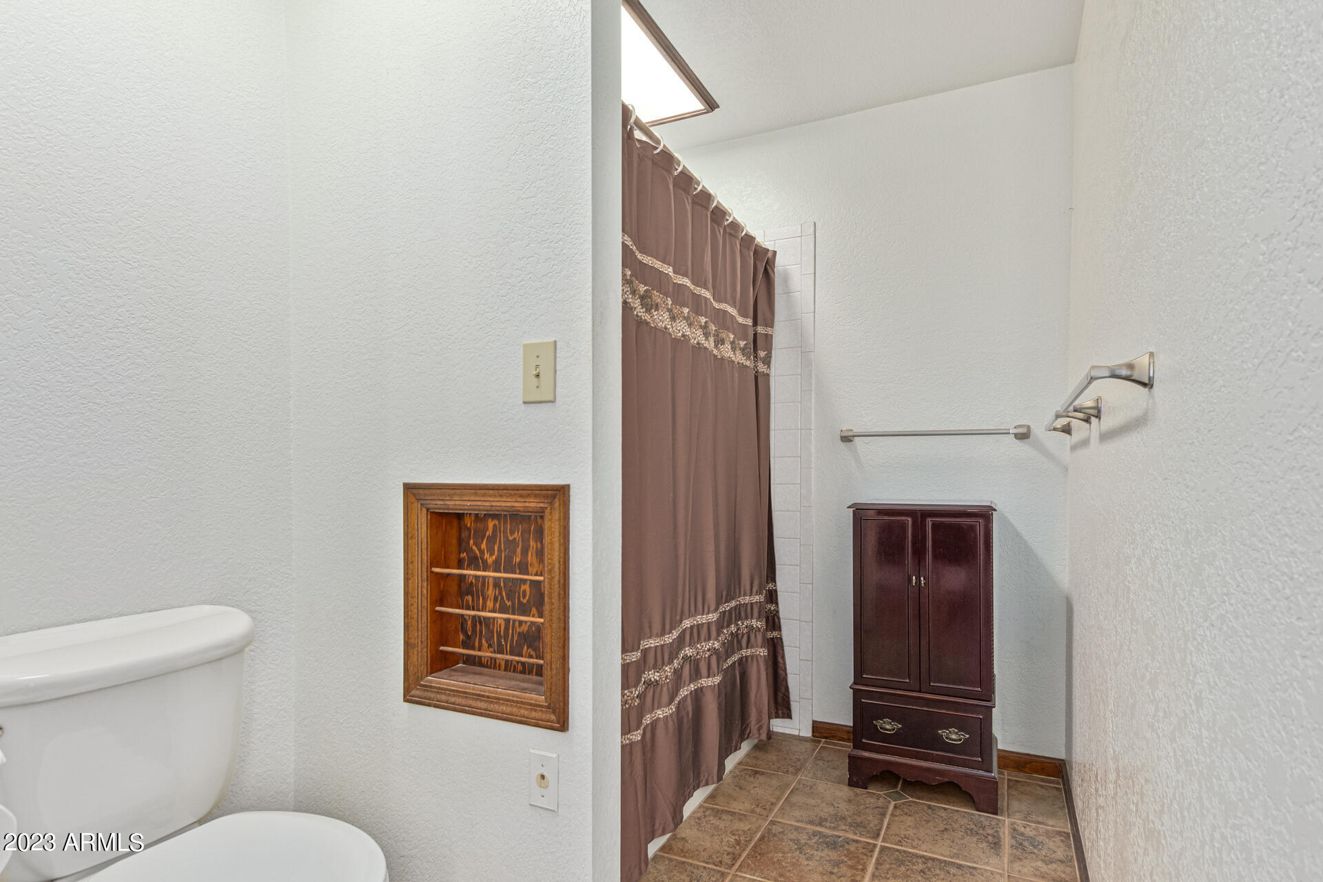 5463 North Wolverine Pass Road Apache Junction, AZ 85119 - Photo 38 of 50 Master bathroom (tub/shower)