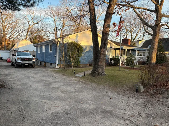 a view of house with a yard