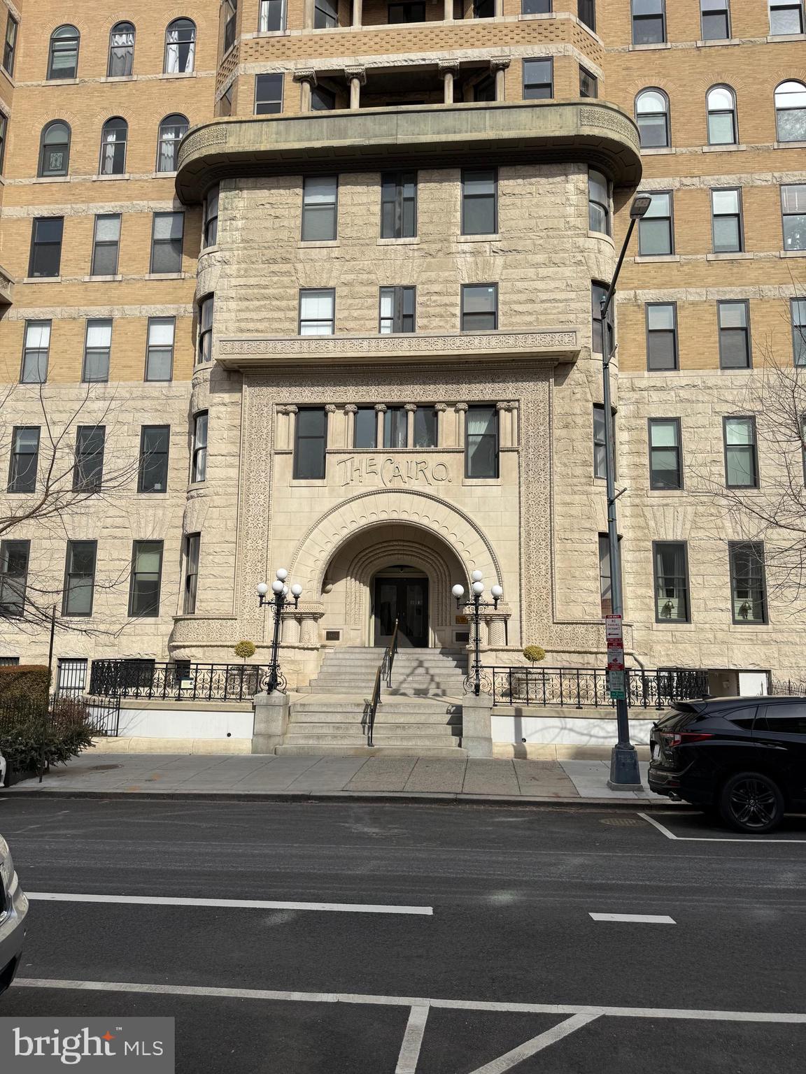a view of building with a outdoor space