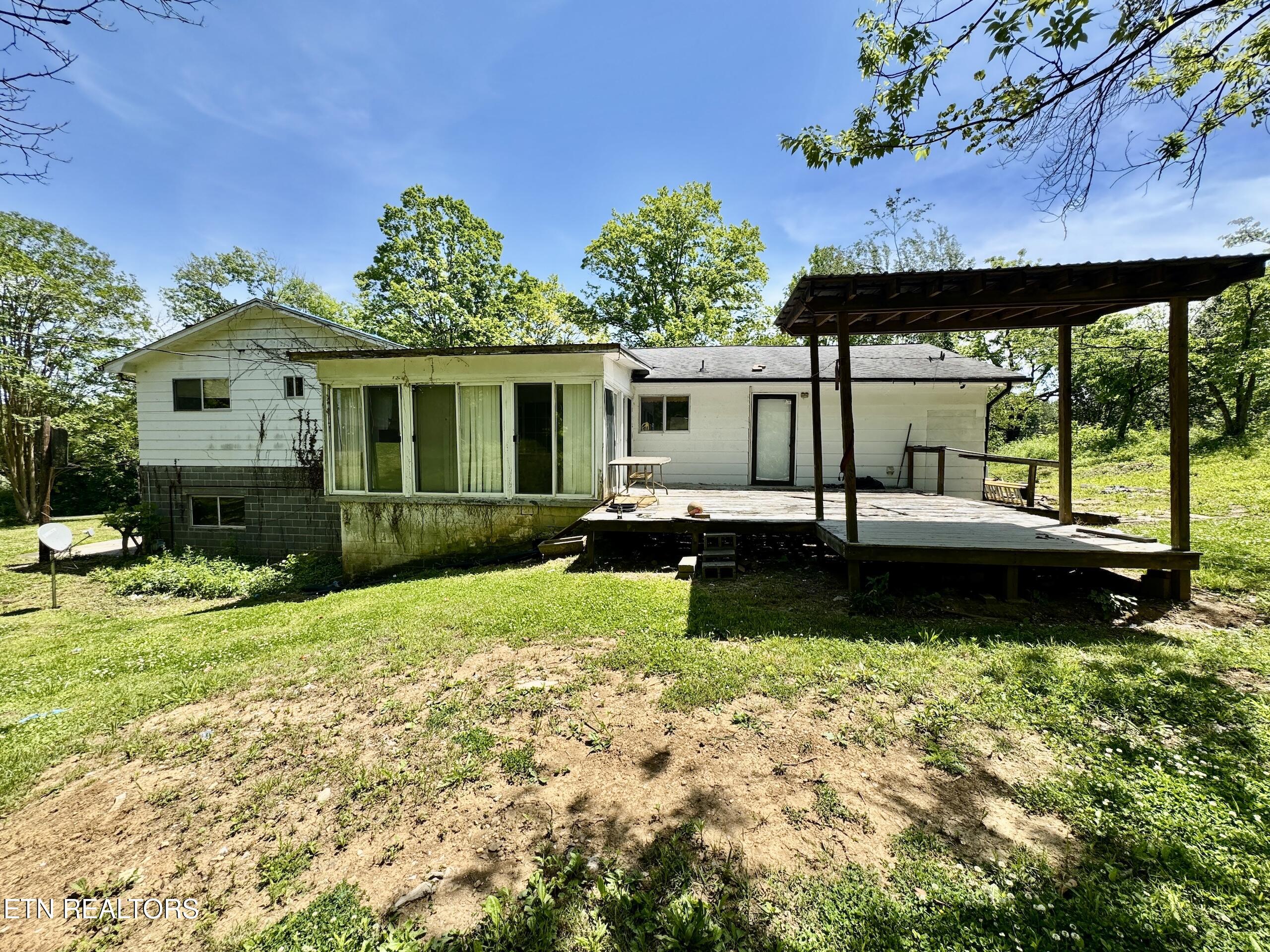 132 Lanes Bluff Road Clinton, TN 37716 - Photo 8 of 48 1-8
