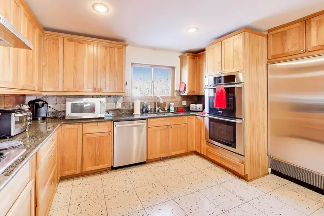 $850,000 | 926 Braeburn Road, Inverness, IL 60067