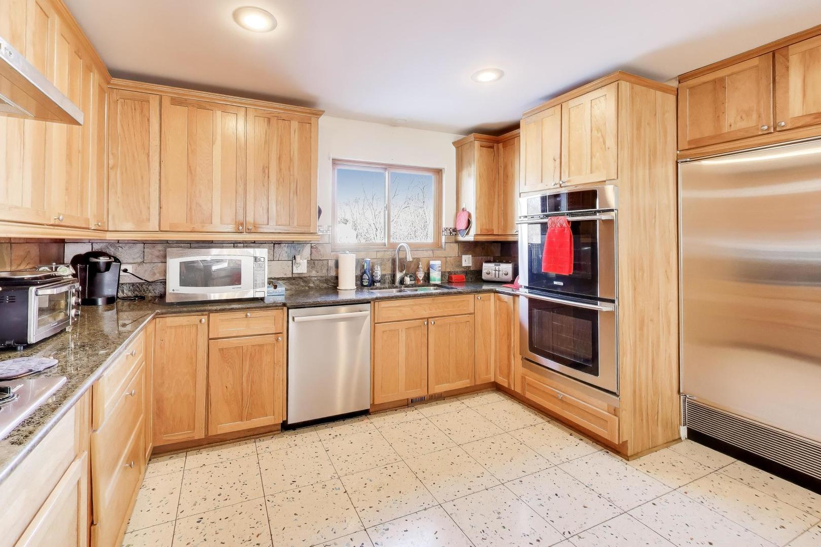 926 Braeburn Road Inverness, IL 60067 - Photo 11 of 54