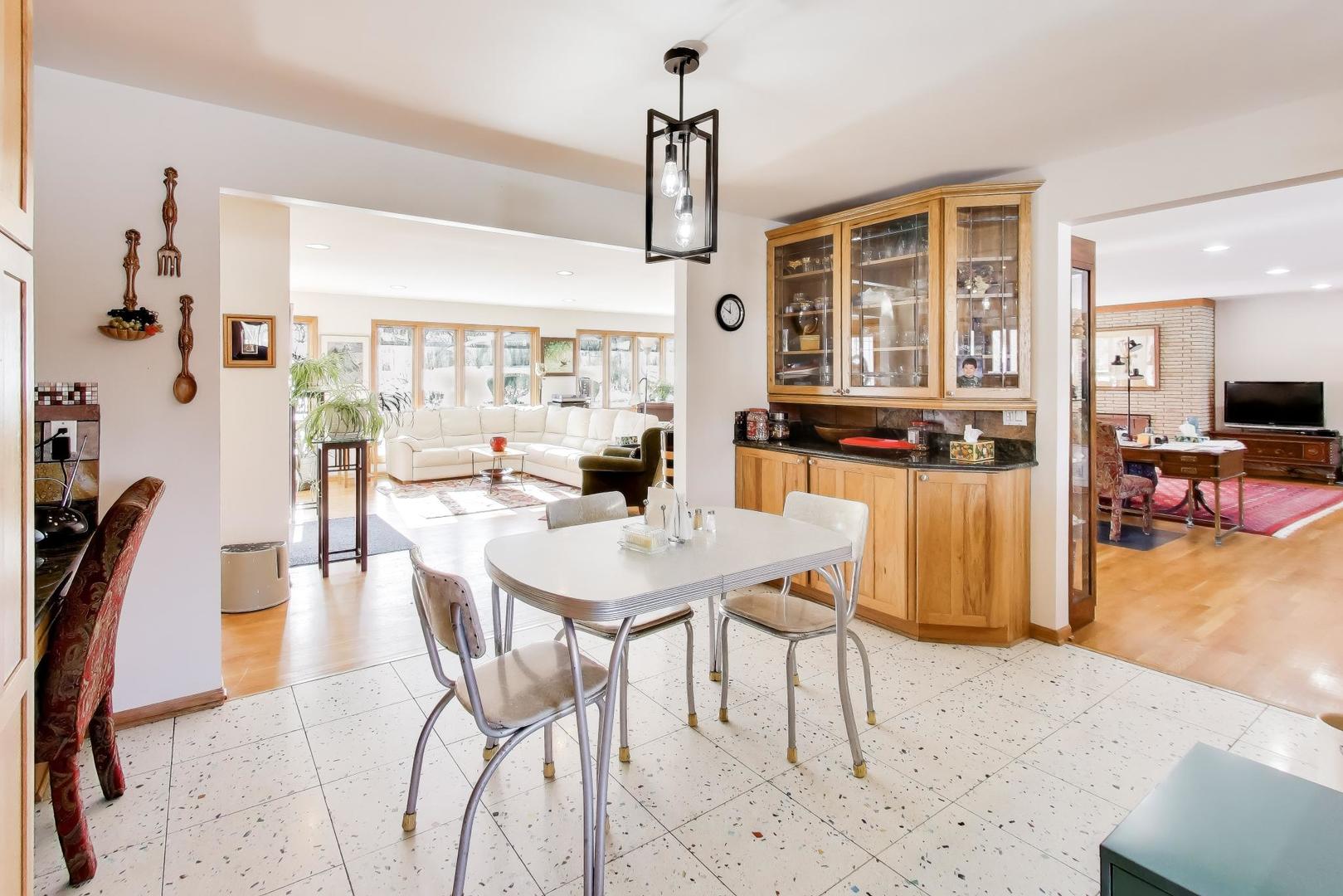 926 Braeburn Road Inverness, IL 60067 - Photo 13 of 54