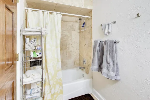 $850,000 | 926 Braeburn Road, Inverness, IL 60067