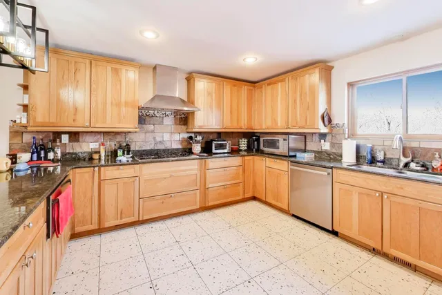 $850,000 | 926 Braeburn Road, Inverness, IL 60067