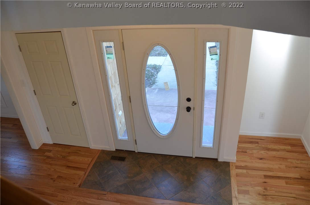 100 Colonial Lane Ripley, WV 25271 - Photo 2 of 13 Foyer