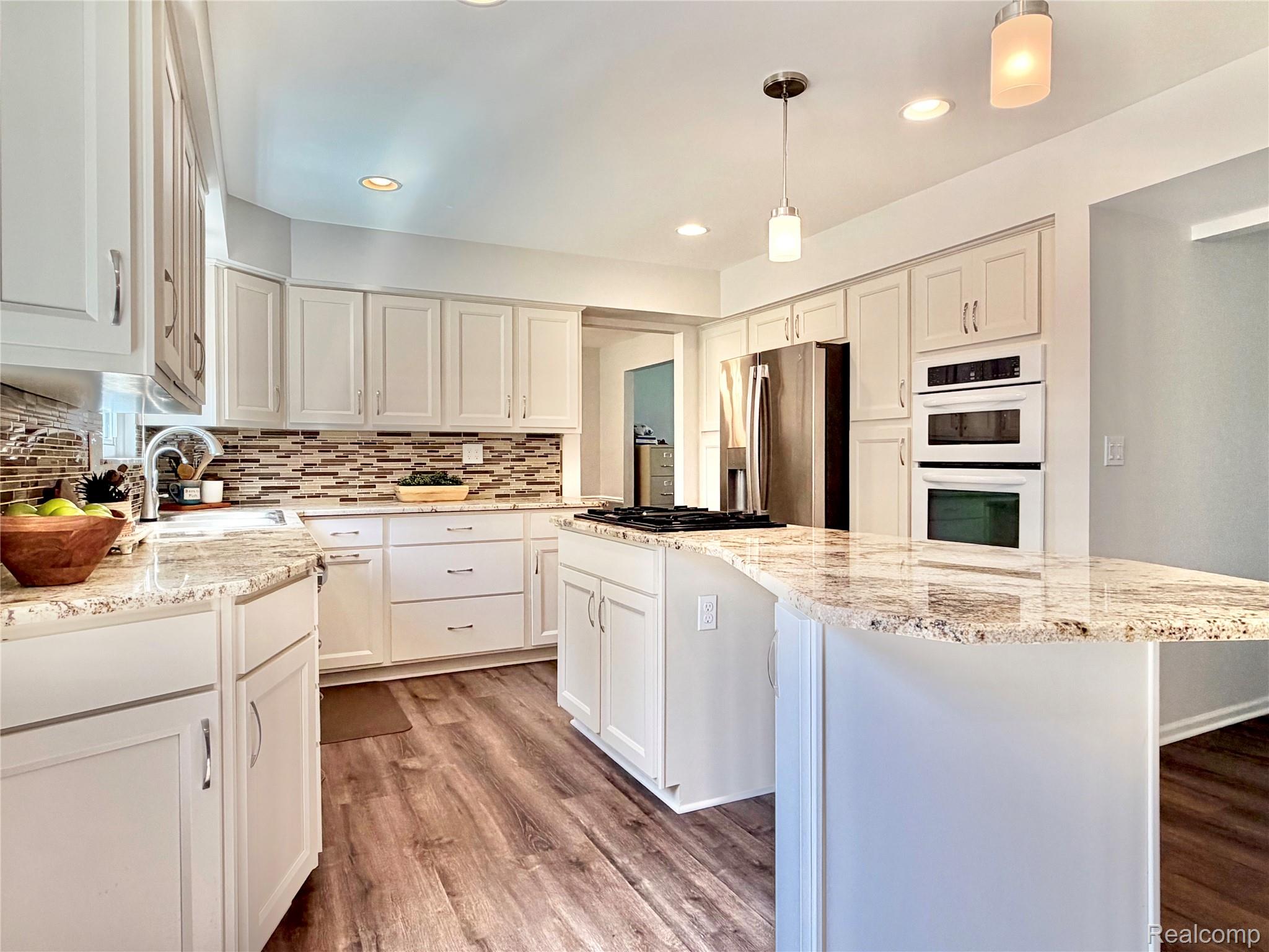 5028 Aintree Road Rochester, MI 48306 - Photo 10 of 51 LVP flooring