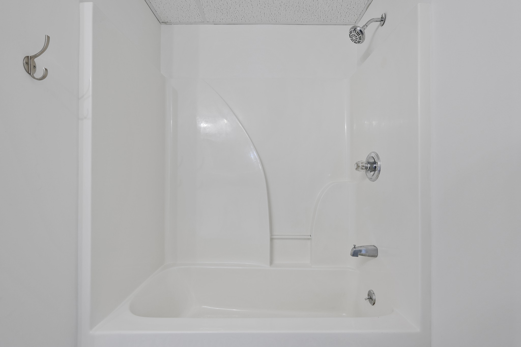 185 Sunset Pass Big Sandy, TN 38221 - Photo 37 of 52 a close view of a bathtub in bathroom