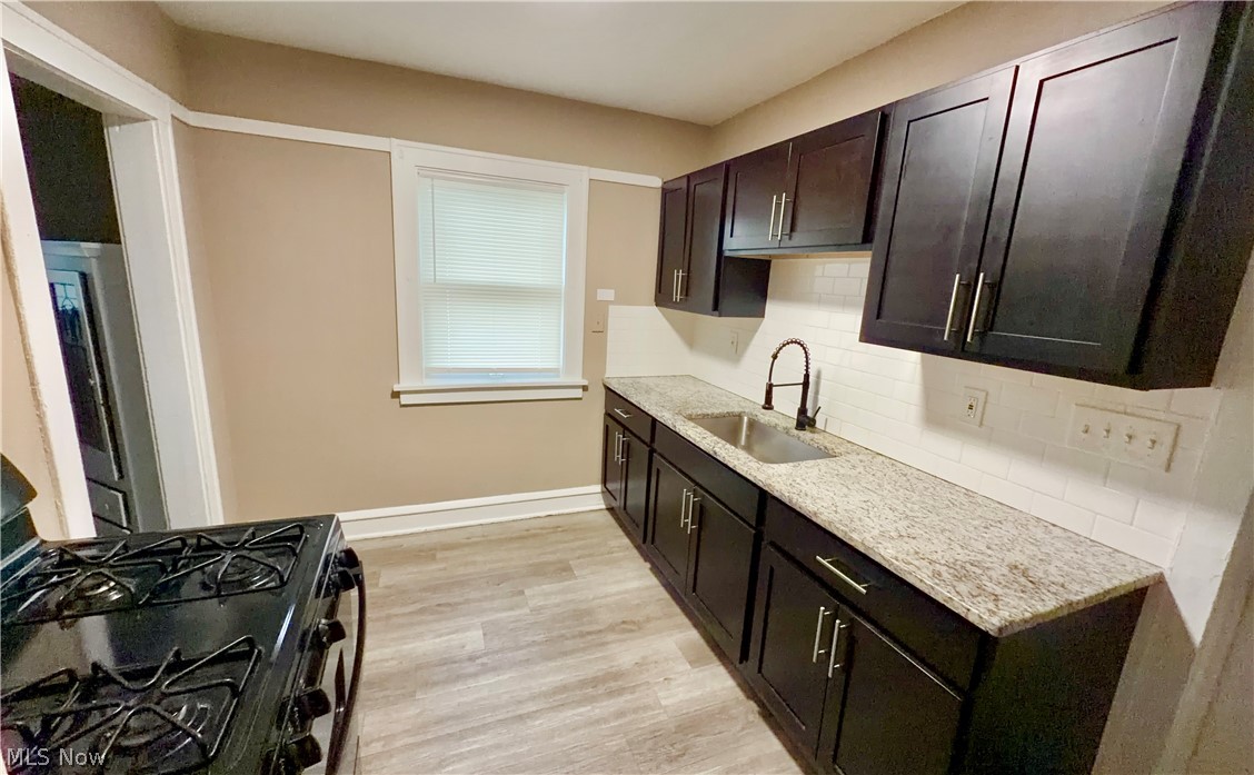 949 Helmsdale Road Cleveland Heights, OH 44112 - Photo 5 of 29