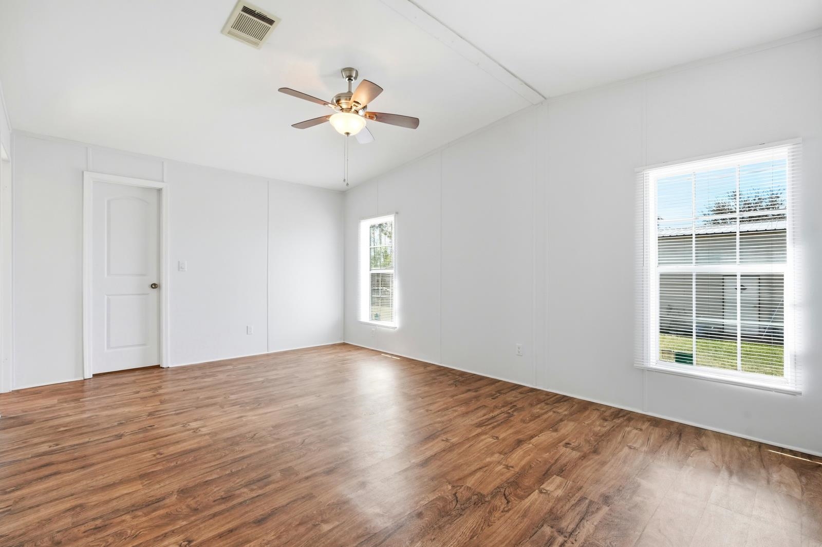 299 Cayenne Street Interlachen, FL 32148 - Photo 23 of 73 Spare room with dark wood finished floors and a ceiling fan