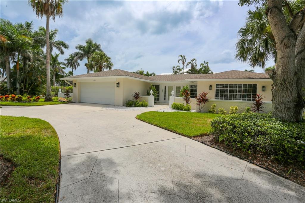 2901 Crayton Road Naples, FL 34103 - Photo 10 of 50
