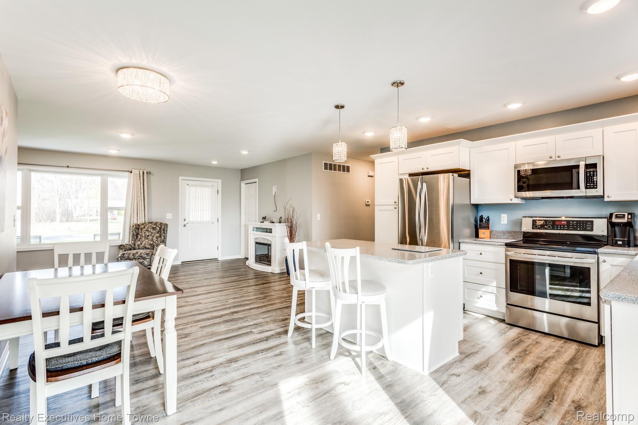 6324 State Road Fort Gratiot, MI 48059 - Photo 8 of 34 6324 State Rd (14 of 22).jpg