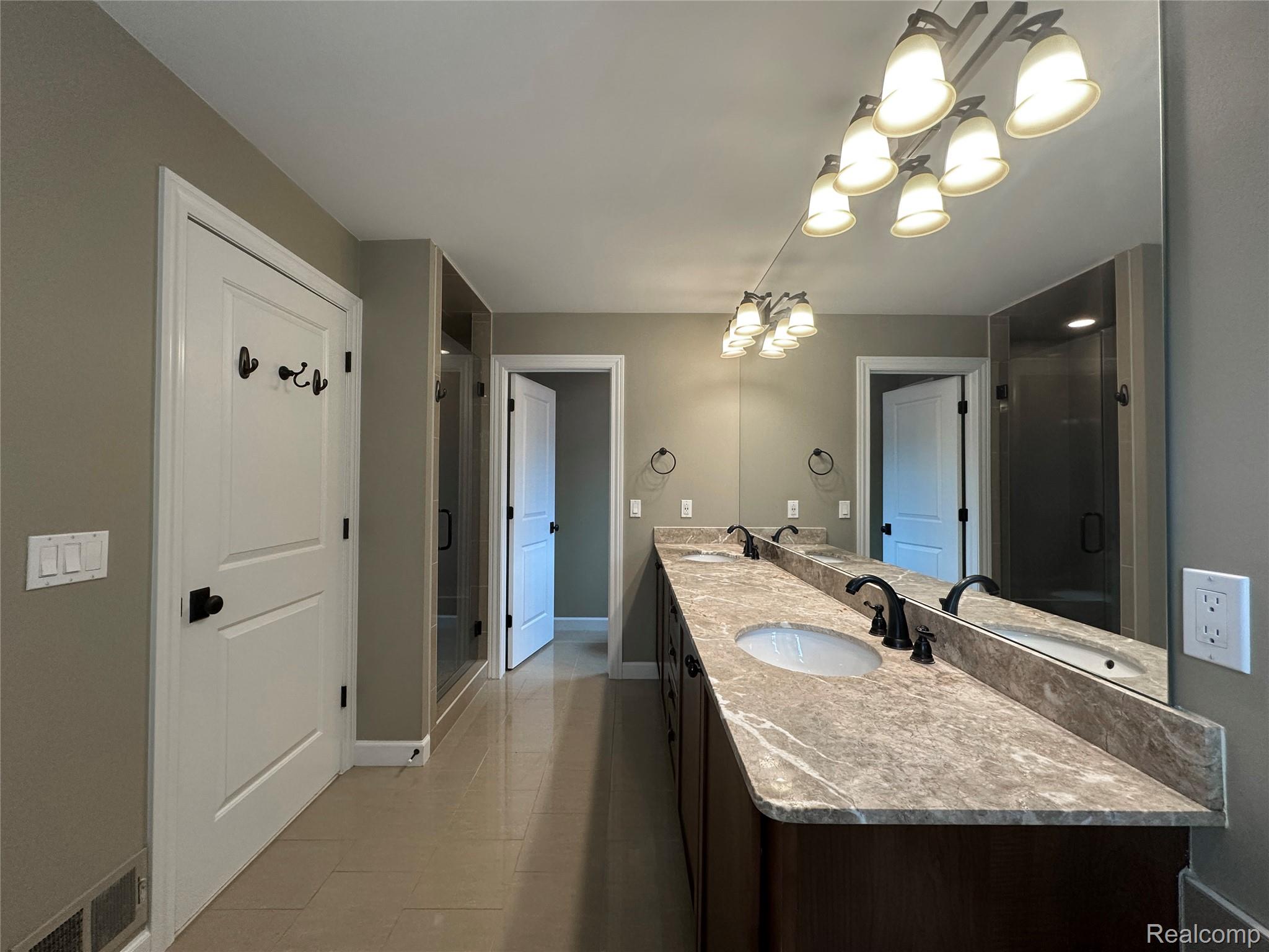 1555 Ruffner Avenue Birmingham, MI 48009 - Photo 30 of 48 Primary Bathroom