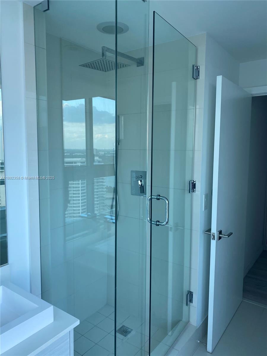 650 Northeast 32nd Street, Unit 3108 Miami, FL 33137 - Photo 5 of 8