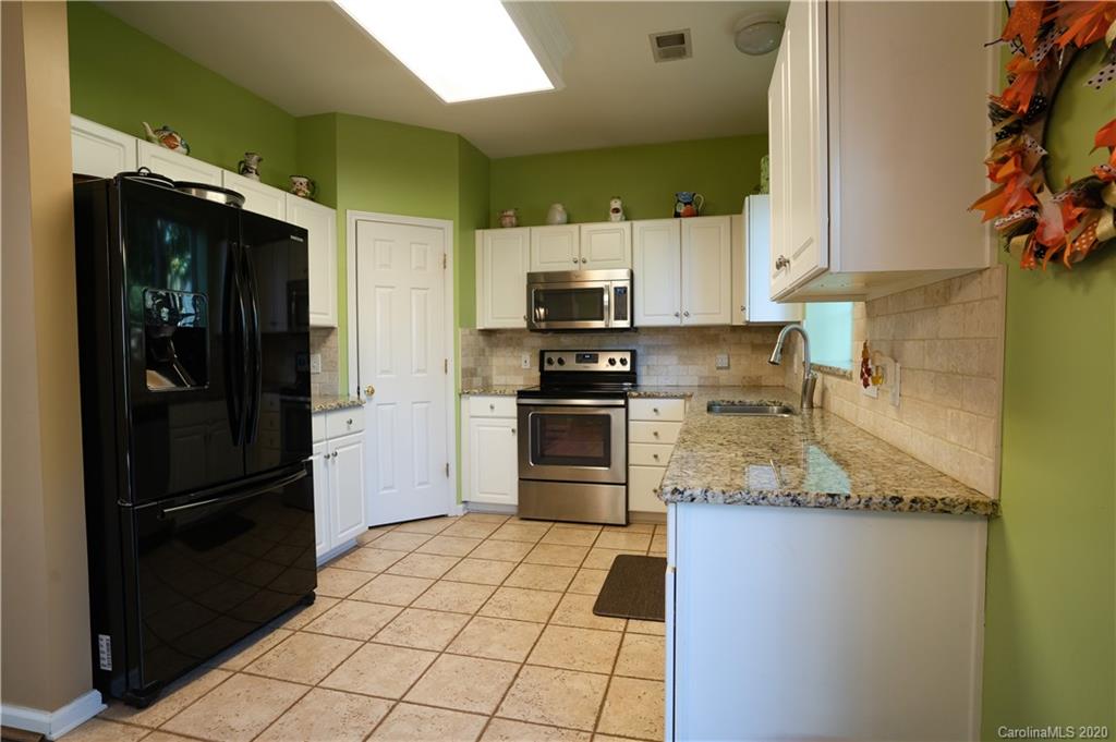 924 Clearbrook Road Matthews, NC 28105 - Photo 8 of 24 Gallery Image 8
