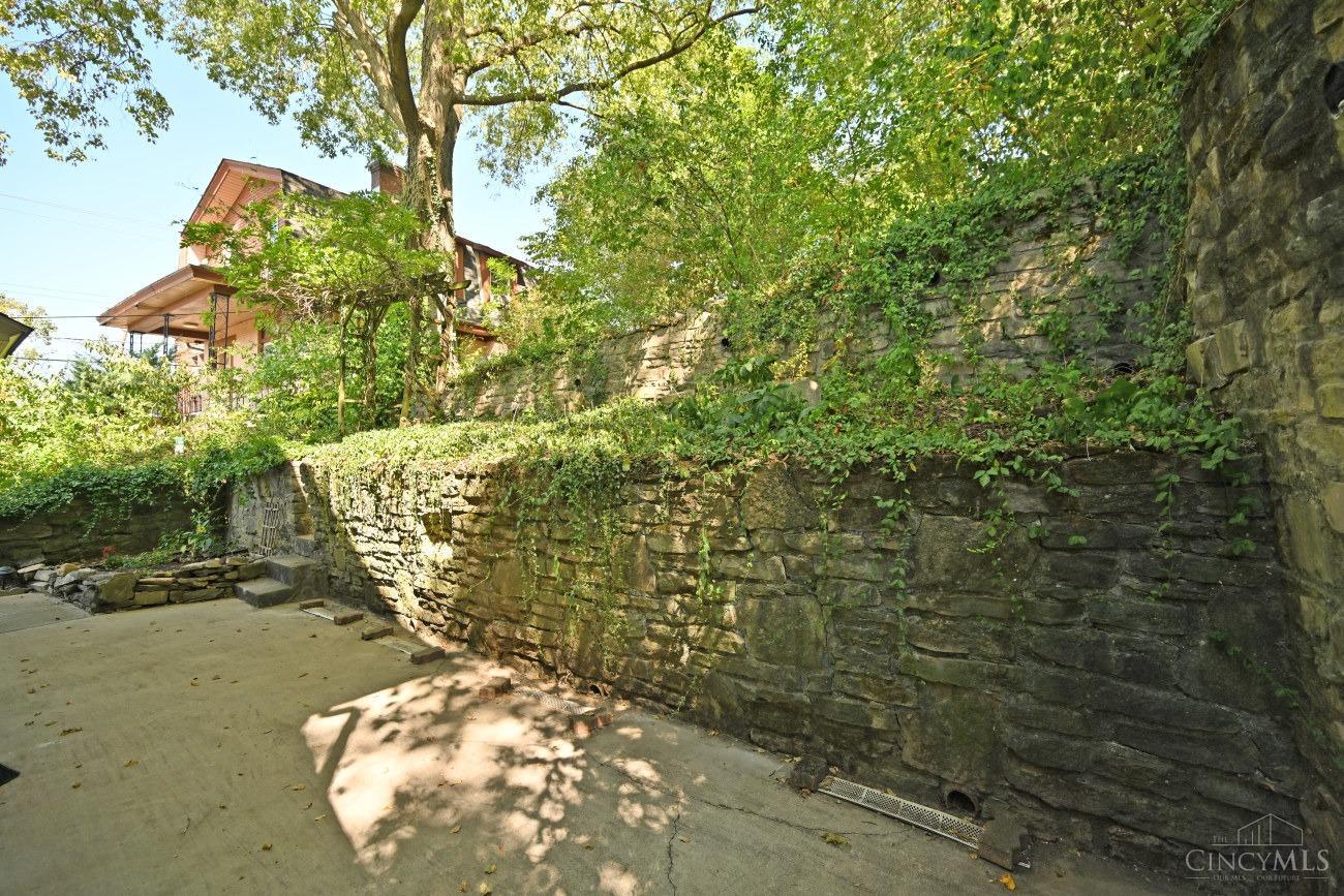 725 Riddle Road Cincinnati, OH 45220 - Photo 42 of 53 Gallery Image 42