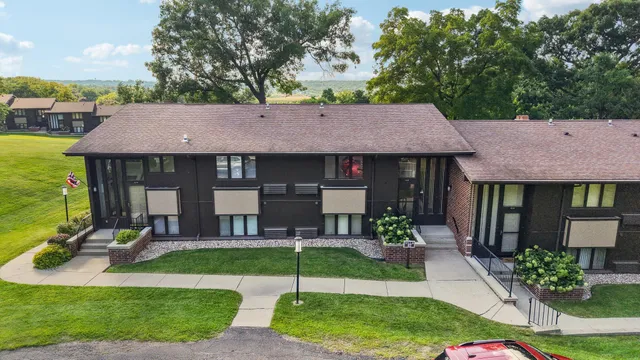 $220,000 | 83 Red Chimney Road, Unit 6, Geneva, WI 53147