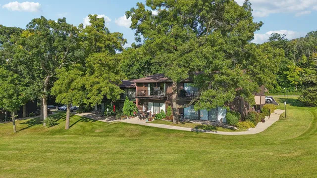 $220,000 | 83 Red Chimney Road, Unit 6, Geneva, WI 53147