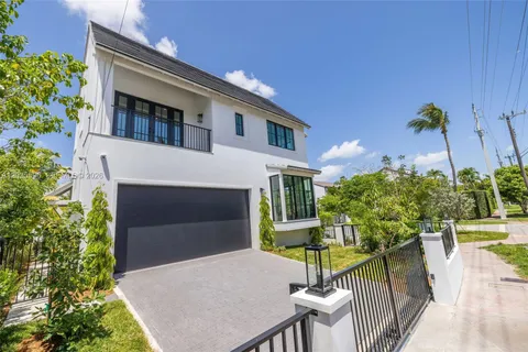 $6,995,000 | 5262 La Gorce Drive, Miami Beach, FL 33140
