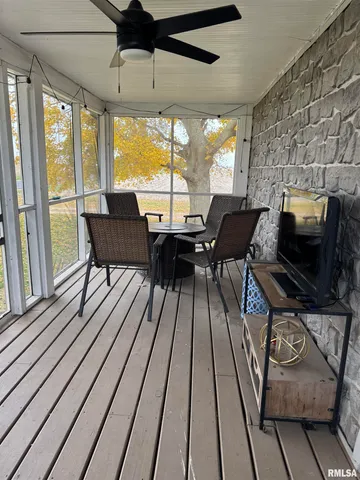 $325,000 | 16379 Sand Road, Fulton, IL 61252