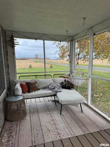 $325,000 | 16379 Sand Road, Fulton, IL 61252