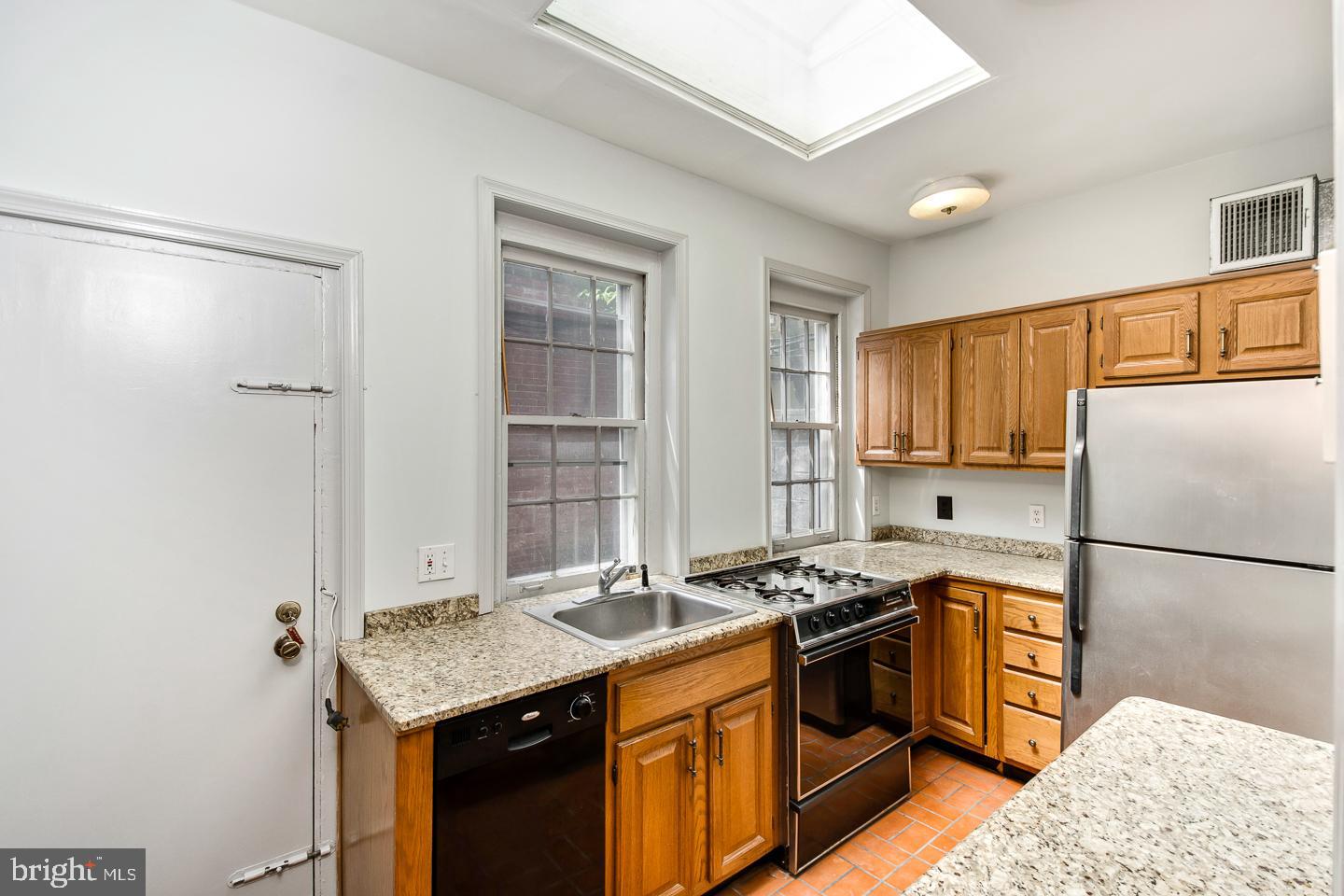 736 Manning Street Philadelphia, PA 19106 - Photo 9 of 22