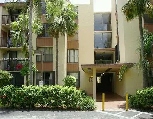 $1,800 | 14301 North Kendall Drive, Unit 212B, Miami, FL 33186