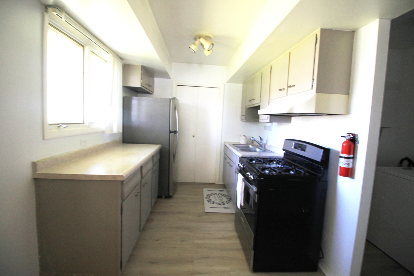 1370 Hassell Road Hoffman Estates, IL 60169 - Photo 4 of 17 a kitchen with a sink stove and refrigerator